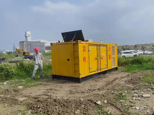 蛟河200KW柴油发电机机组每小时的油耗量受哪些因素影响？